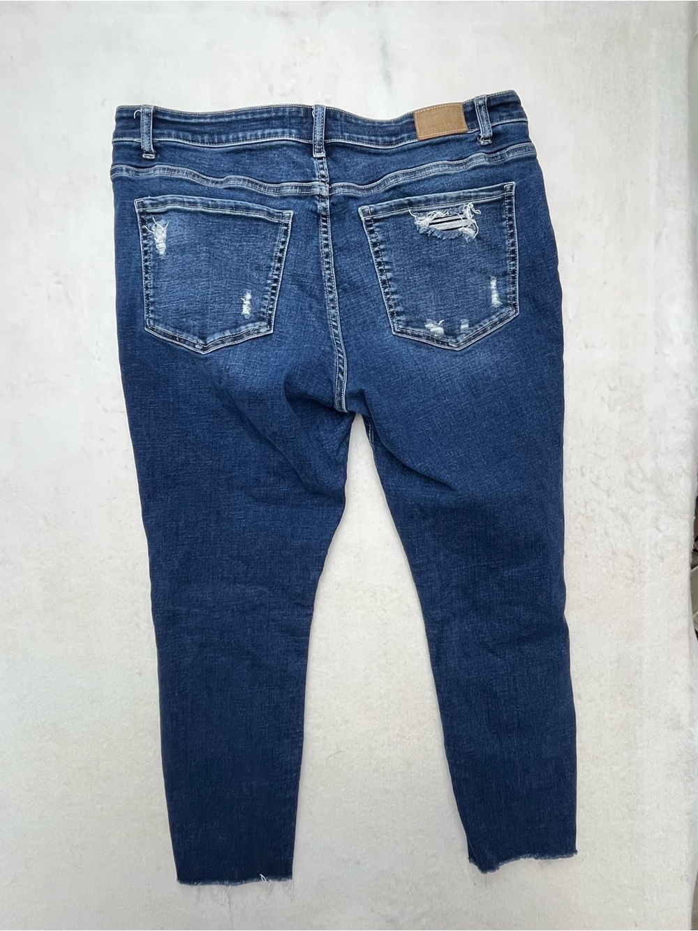 BKE Payton Women’s Medium Wash Distressed Raw Hem Denim Ankle Skinny Jeans 34x27 - Picture 5 of 14